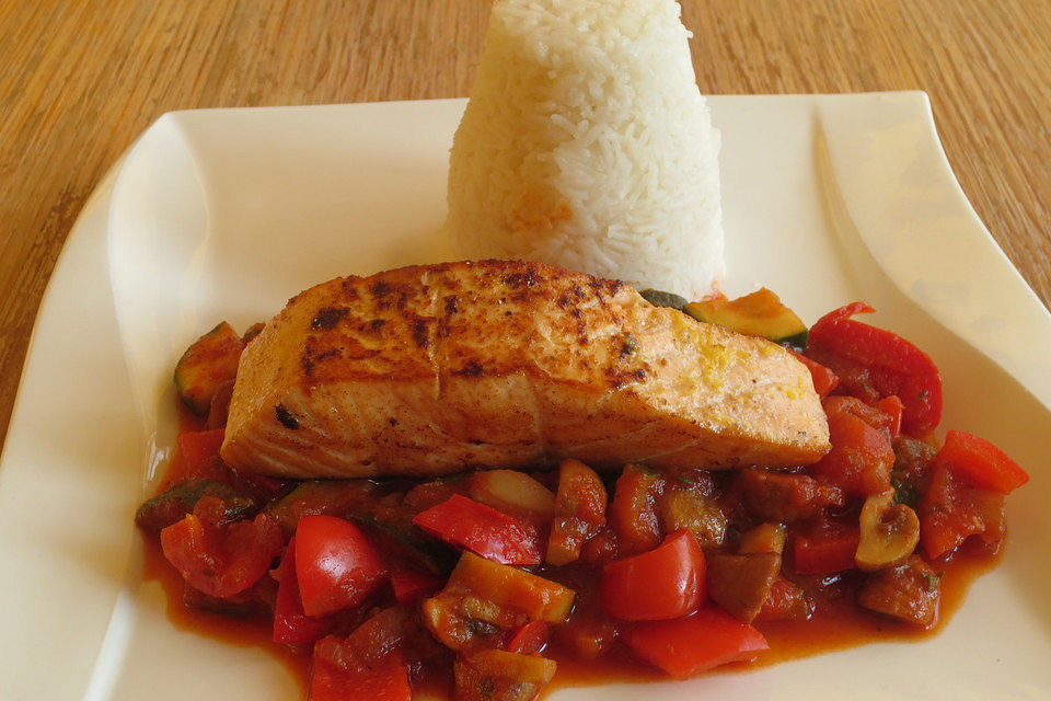 Wildlachs mit Ratatouille - Gemüse