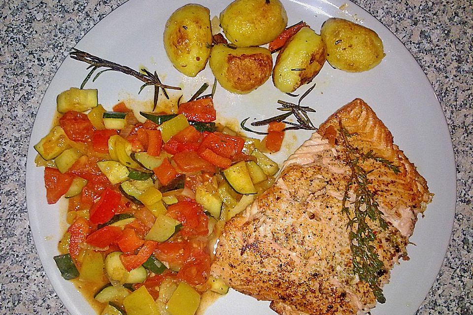 Wildlachs mit Ratatouille - Gemüse