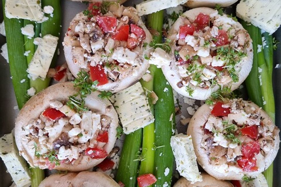 Gefüllte Riesenchampignons zum Grillen