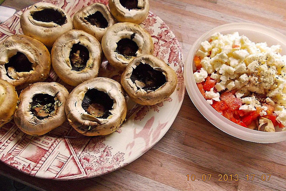 Gefüllte Riesenchampignons zum Grillen