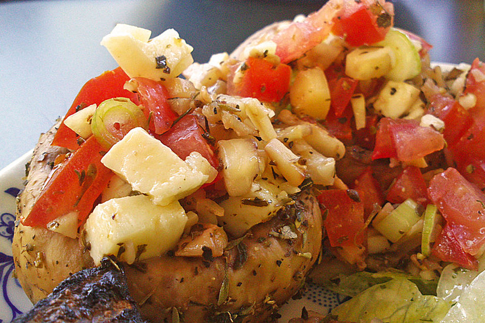 Gefüllte Riesenchampignons zum Grillen