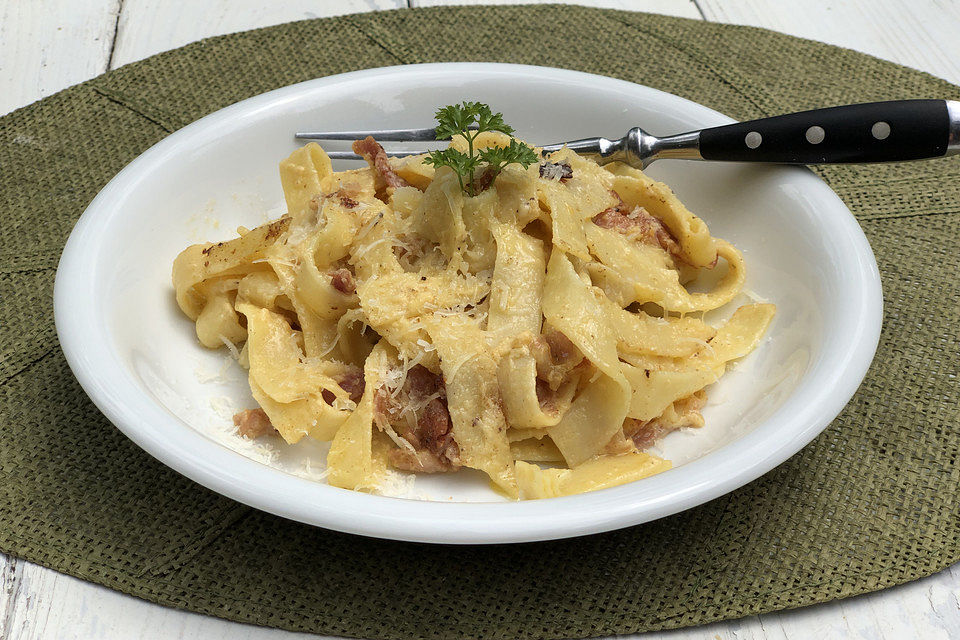 Carbonarasauce mit Bandnudeln