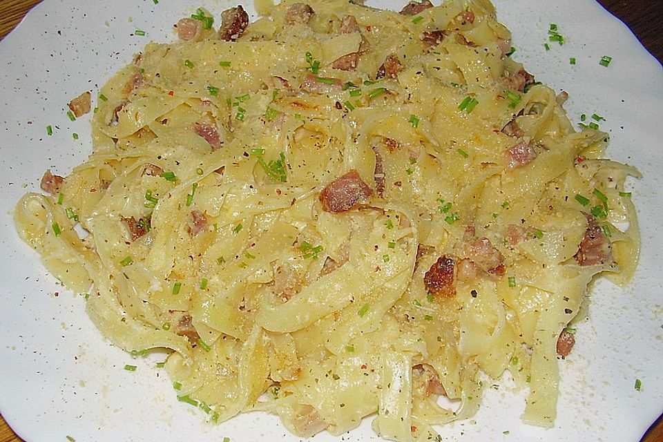 Carbonarasauce mit Bandnudeln