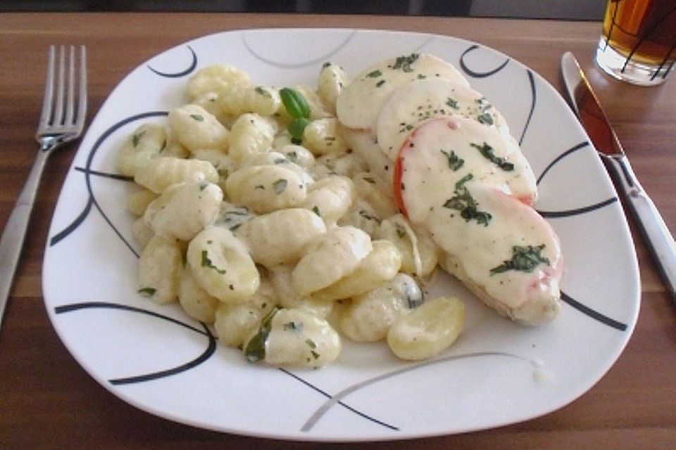 Putenschitzel Caprese mit Gnocchi