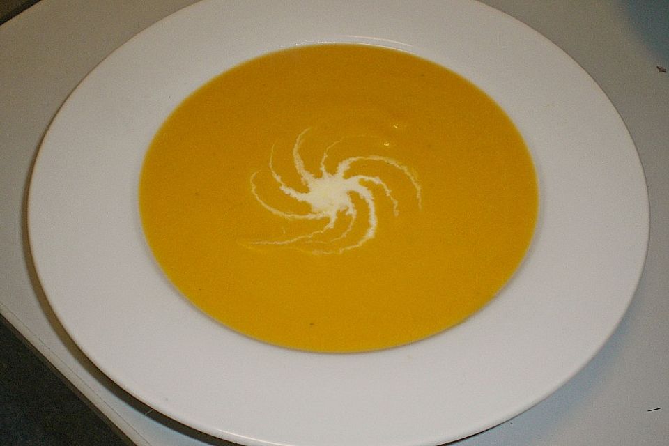 Muttis Möhren-Porree-Suppe