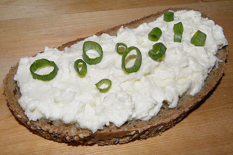 Knoblauchcreme mit Feta