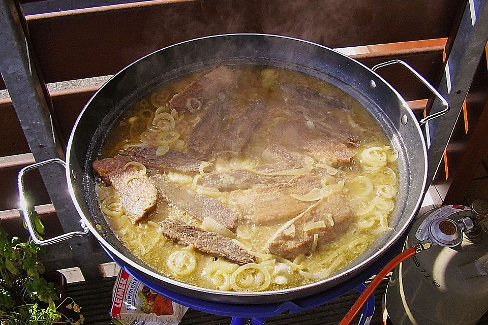 Zwiebelfleisch mit Kartoffelpüree