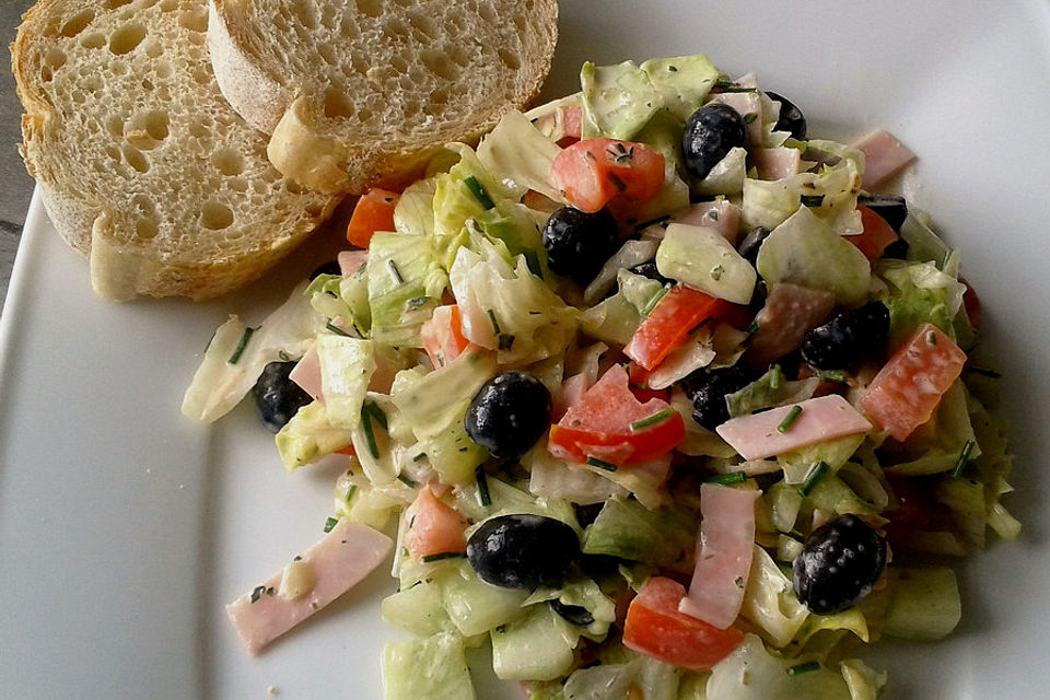 Griechischer Salat mit Oliven