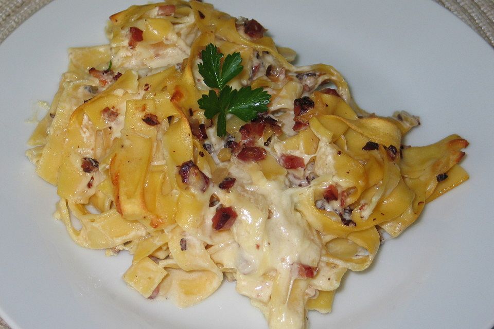 Gratinierte Bandnudeln alla Carbonara