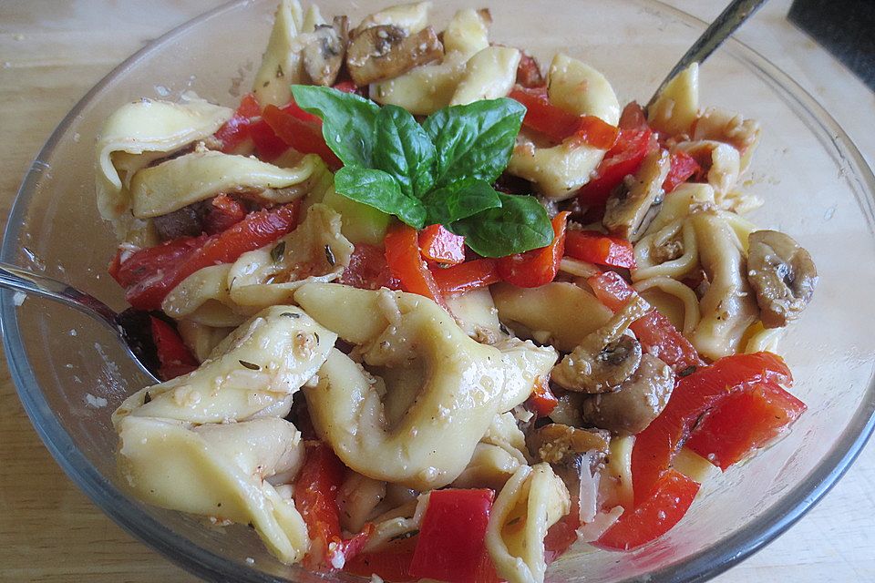 Tortellinisalat