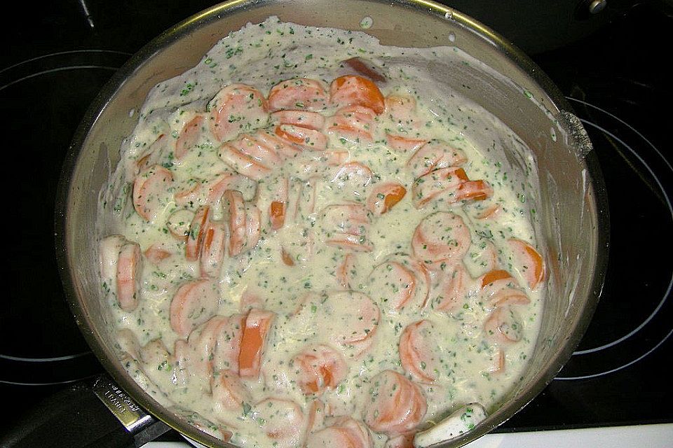 Karotten in weißer Sauce