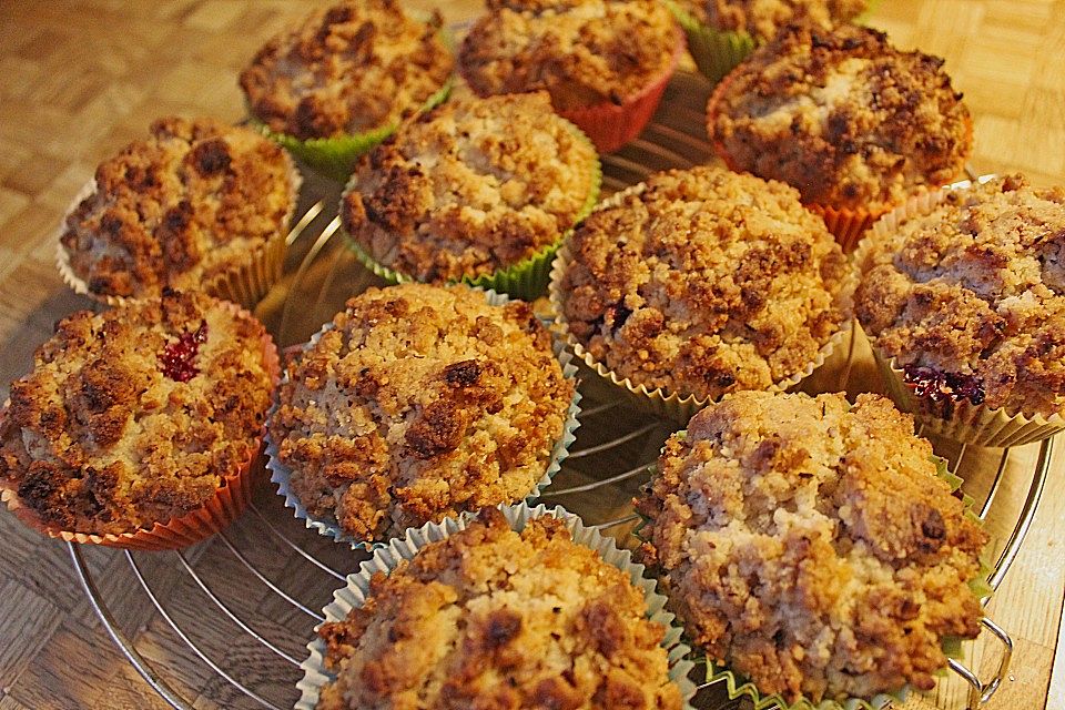 Brombeermuffins mit Nussstreusel