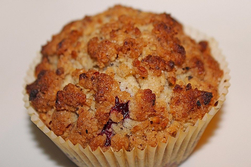 Brombeermuffins mit Nussstreusel