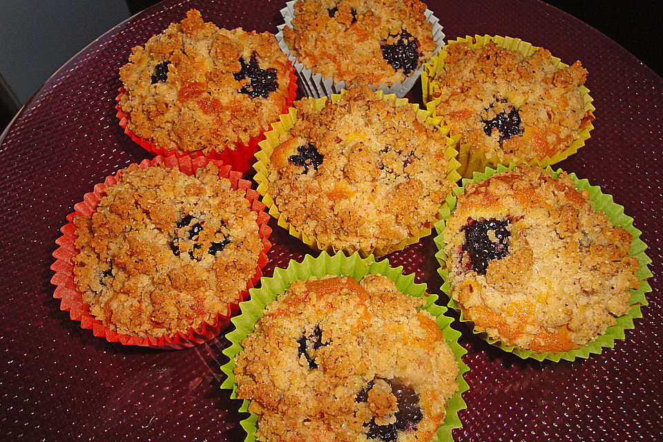 Brombeermuffins mit Nussstreusel