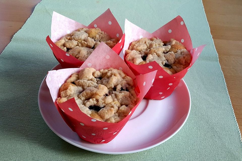 Brombeermuffins mit Nussstreusel