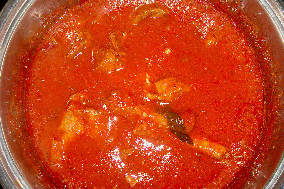 Kalabresiche Tomatensauce mit Fleischeinlage