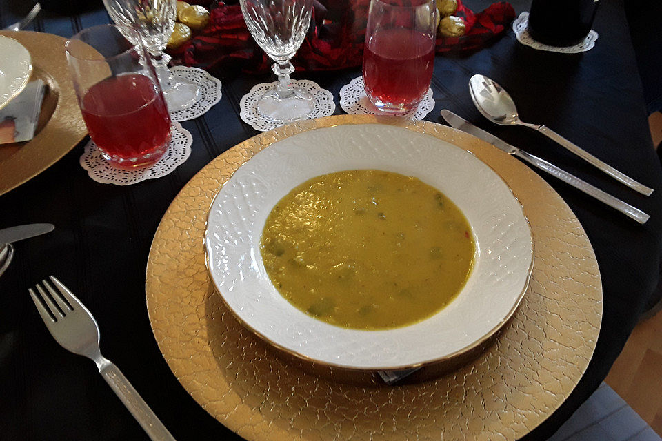 Rote Linsensuppe mit Kokosmilch