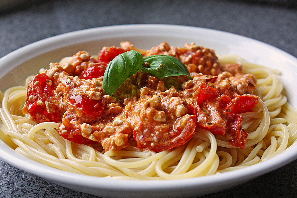 Hüttenkäse - Kirschtomaten - Spaghetti