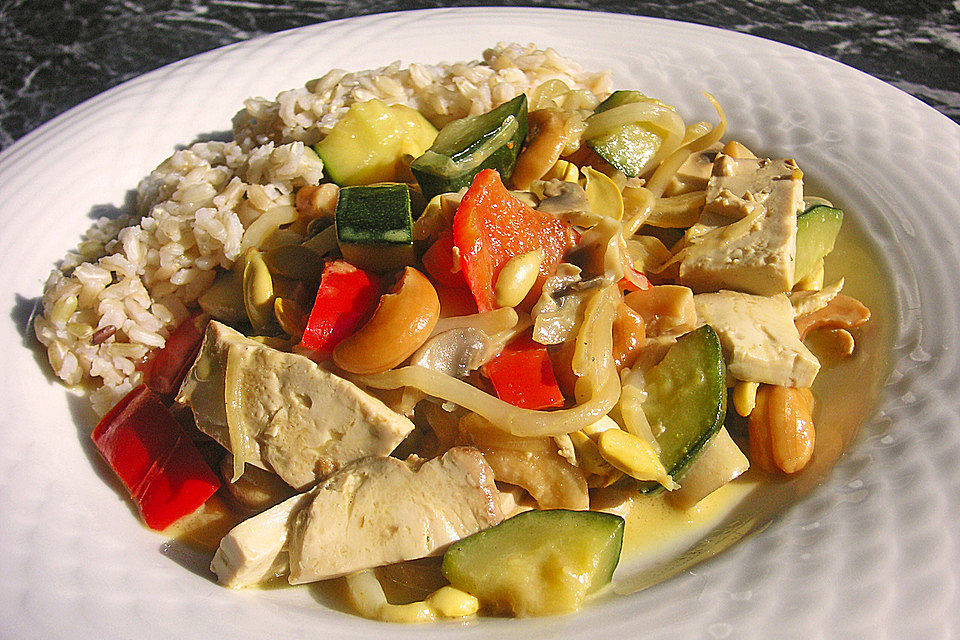 Tofu-Gemüsepfanne mit Reis