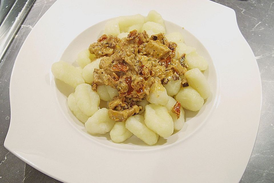 Gnocchi mit würziger Steinpilzsauce