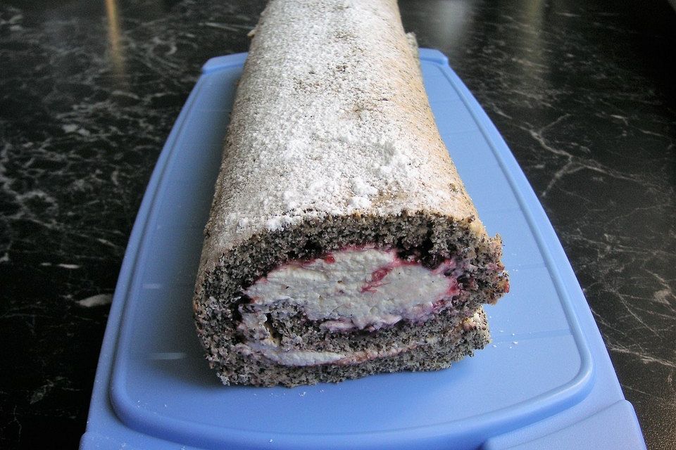 Mohn - Preiselbeer Roulade