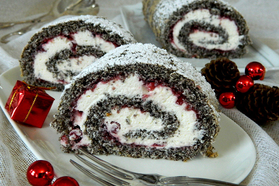 Mohn - Preiselbeer Roulade