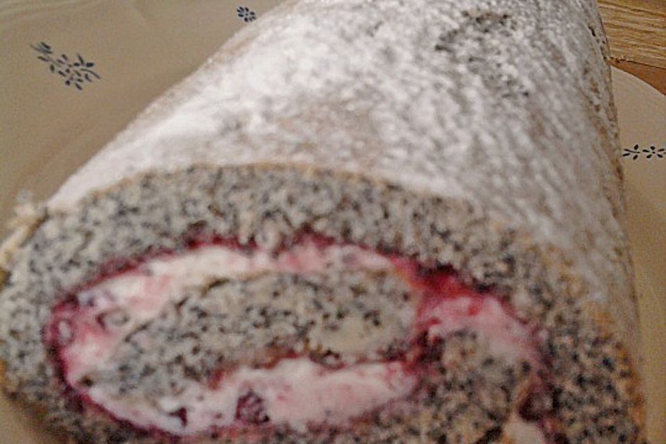 Mohn - Preiselbeer Roulade