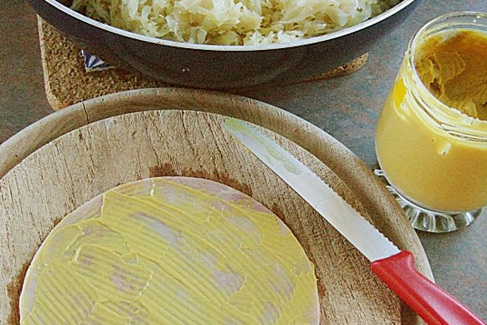 Kochschinkenröllchen gefüllt mit Sauerkraut