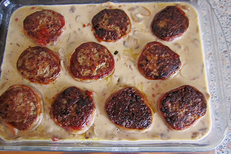 Hackmedaillons in pikanter Pilzsauce