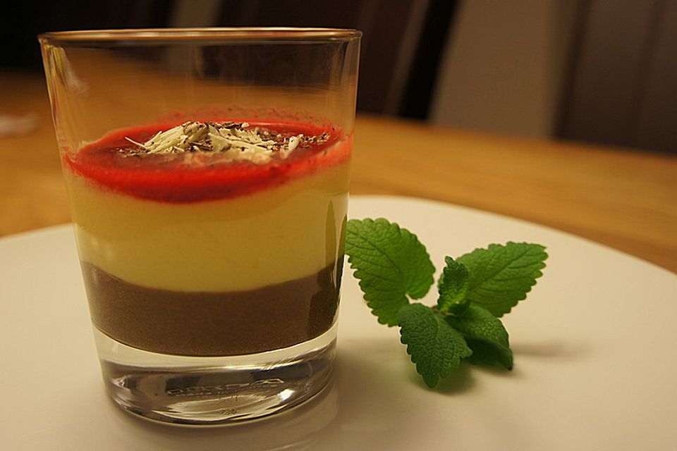 Mango - Mousse mit Himbeersauce