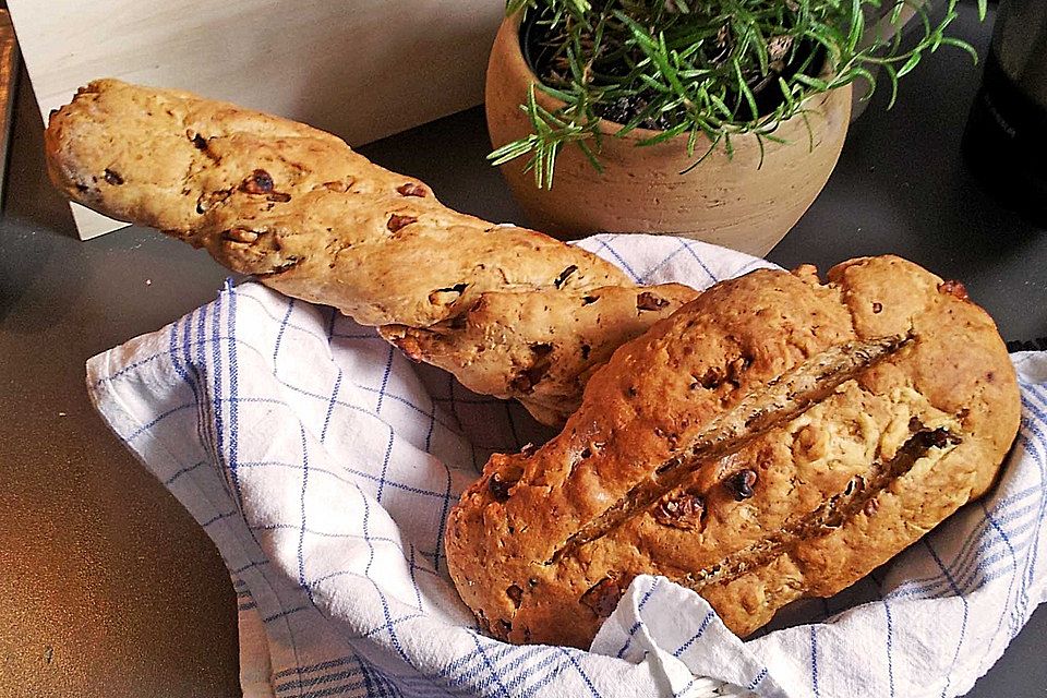 Walnussbrot mit Rosmarin