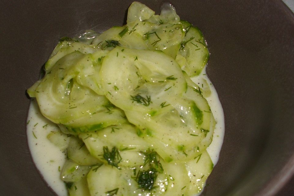 Gurkensalat mit Dill