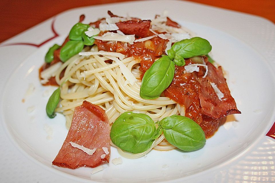 Spaghettini mit Lachsschinken-Chips