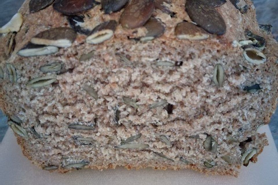 Schnelles Kürbiskern - Vollkornbrot