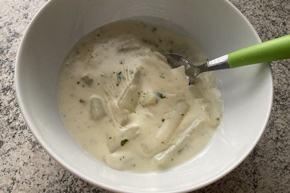 Kohlrabistifte mit cremiger Sahne