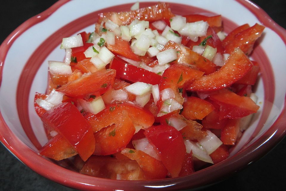 Paprika - Zwiebel - Salat