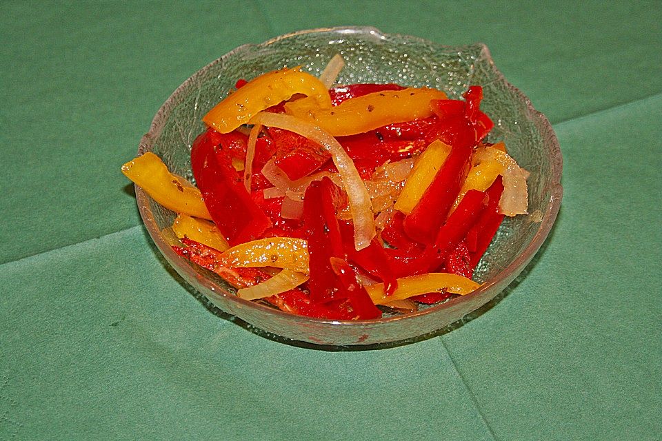 Paprika - Zwiebel - Salat