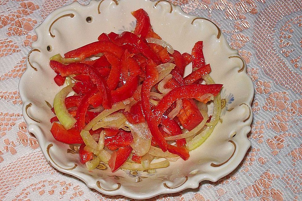 Paprika - Zwiebel - Salat