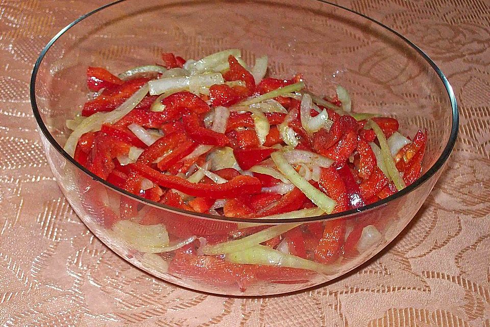 Paprika - Zwiebel - Salat