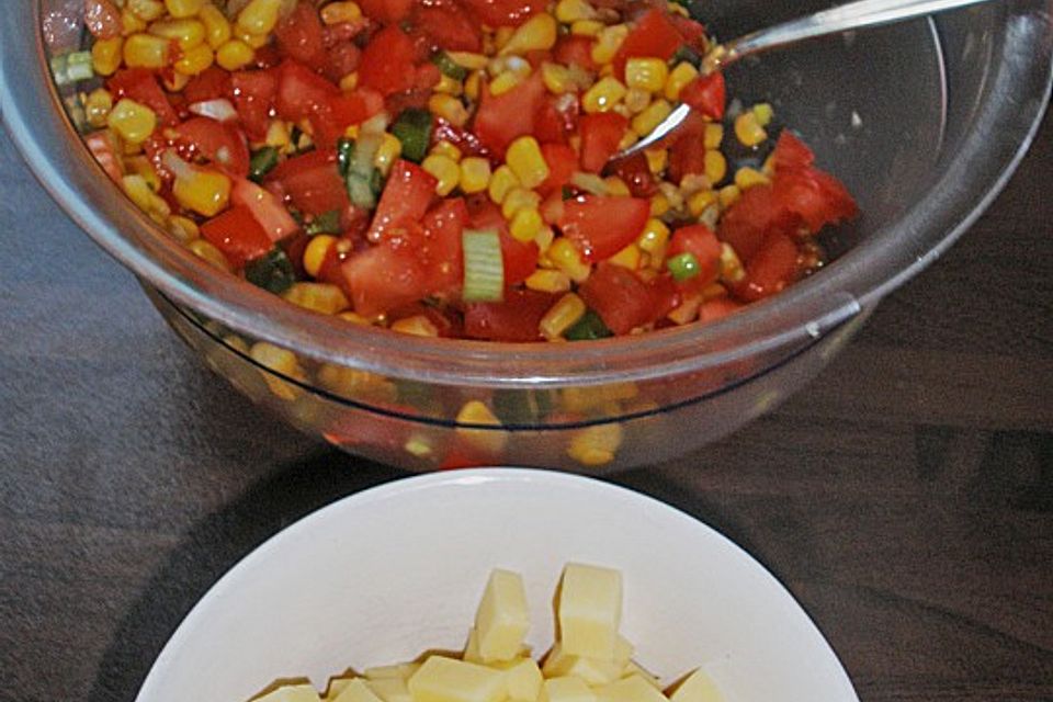 Mexikanischer  Salat in der Tortillaschale