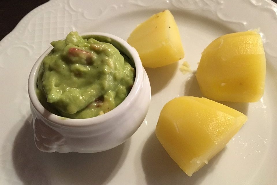 Avocado-Salsa mit Pellkartoffeln