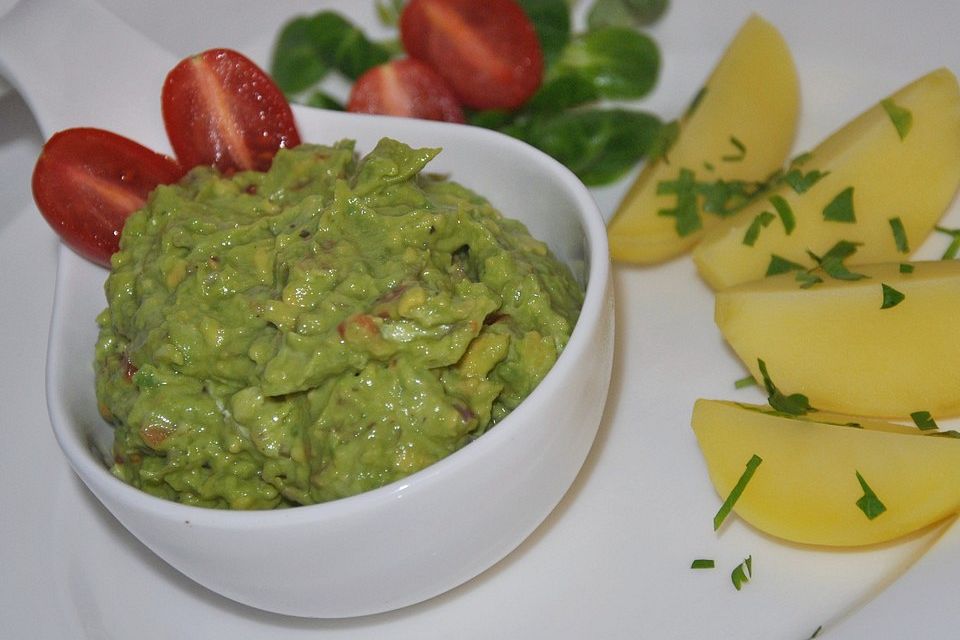 Avocado-Salsa mit Pellkartoffeln