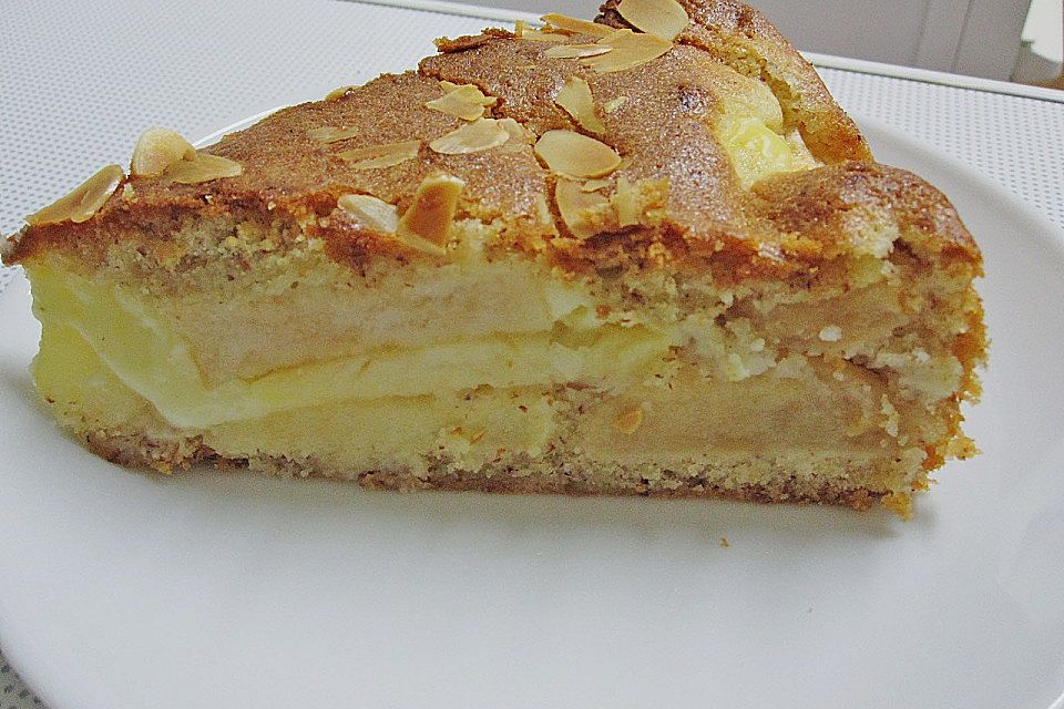 Apfelkuchen mit Puddingfüllung