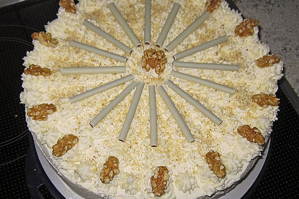 Walnuss - Sahne Biskuittorte