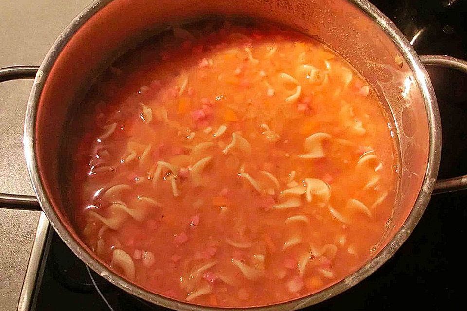 Rote Linsen - Nudelsuppe