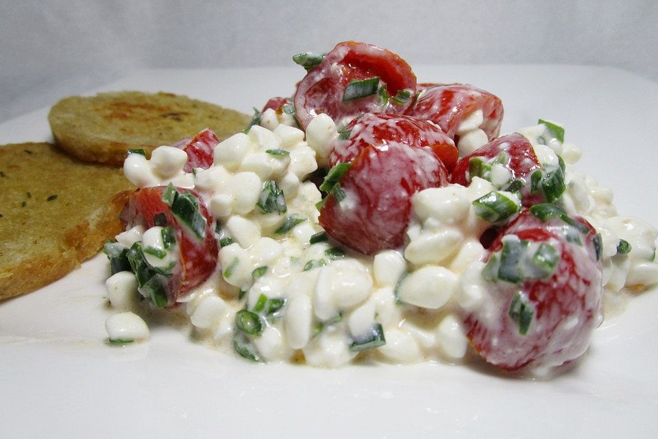 Hüttenkäse - Kirschtomatensalat