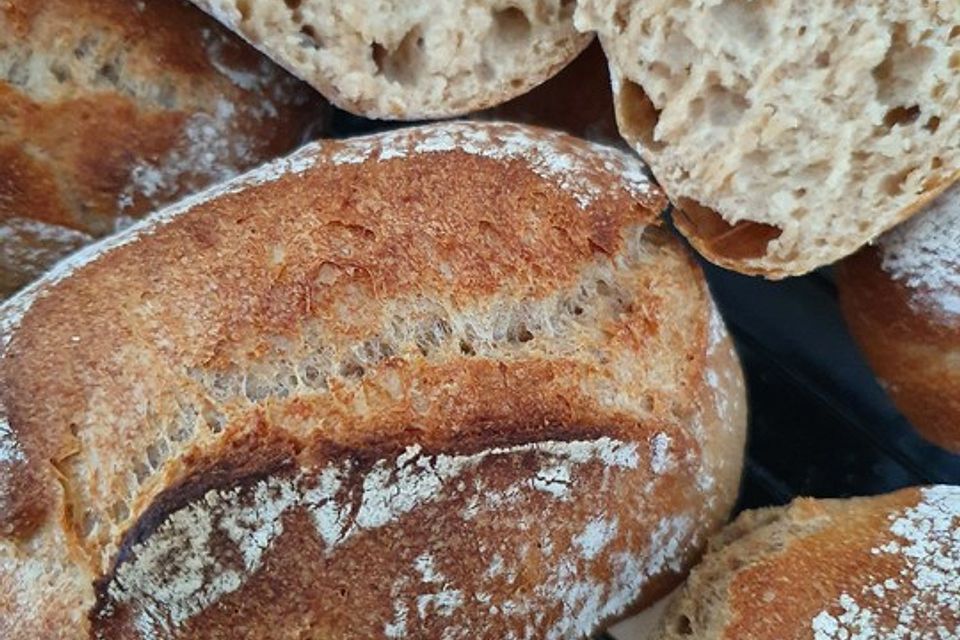 Buttermilchbrötchen mit Vorteig