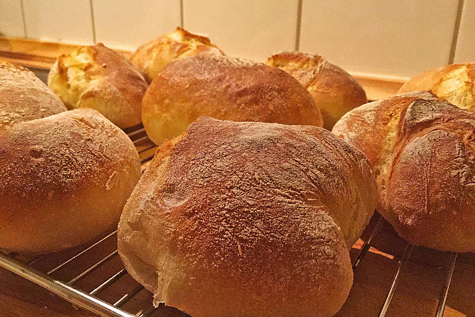 Buttermilchbrötchen mit Vorteig