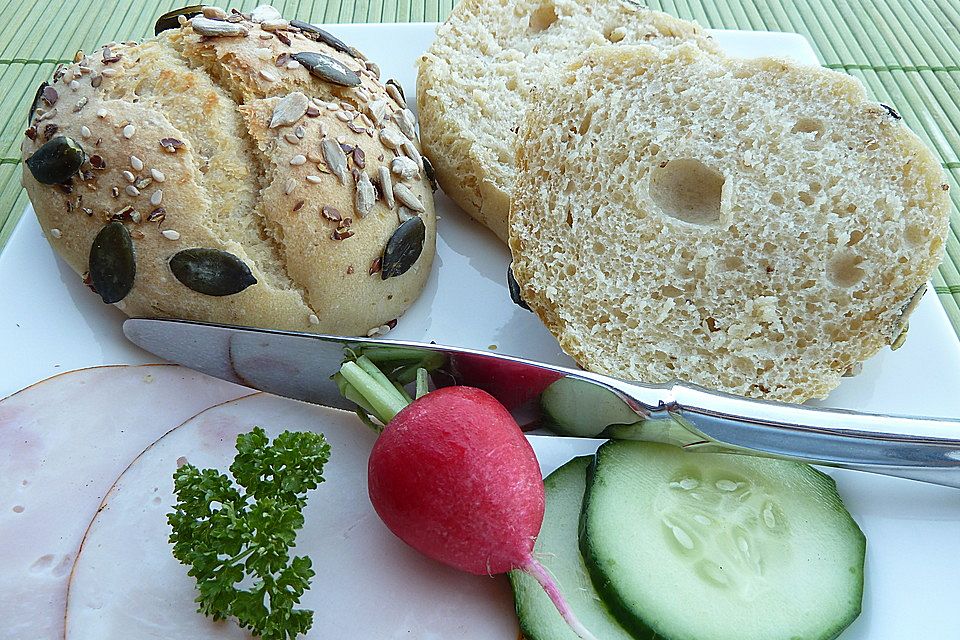 Buttermilchbrötchen mit Vorteig