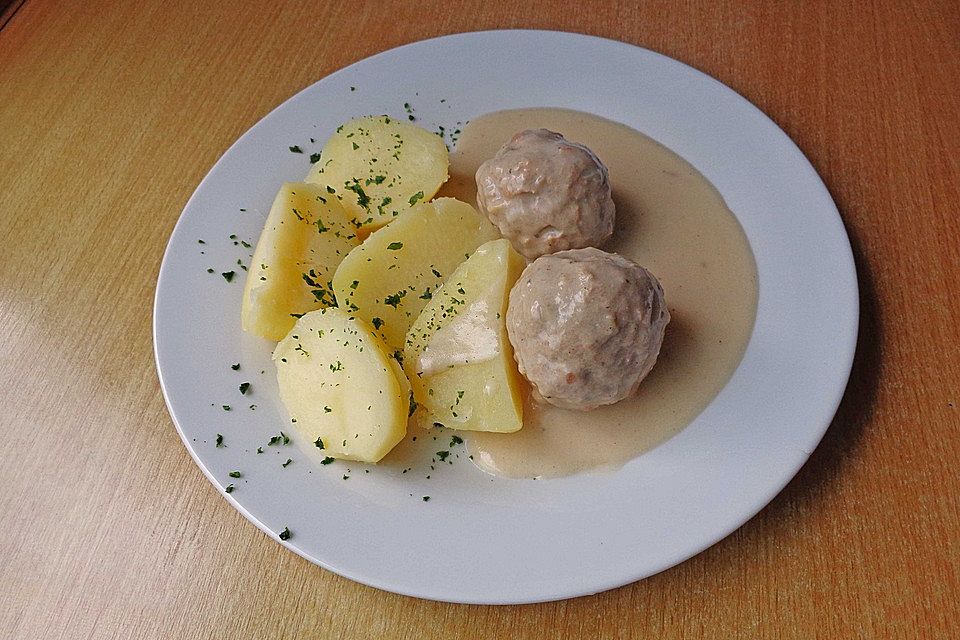 Fleischklopse mit Meerrettichsoße